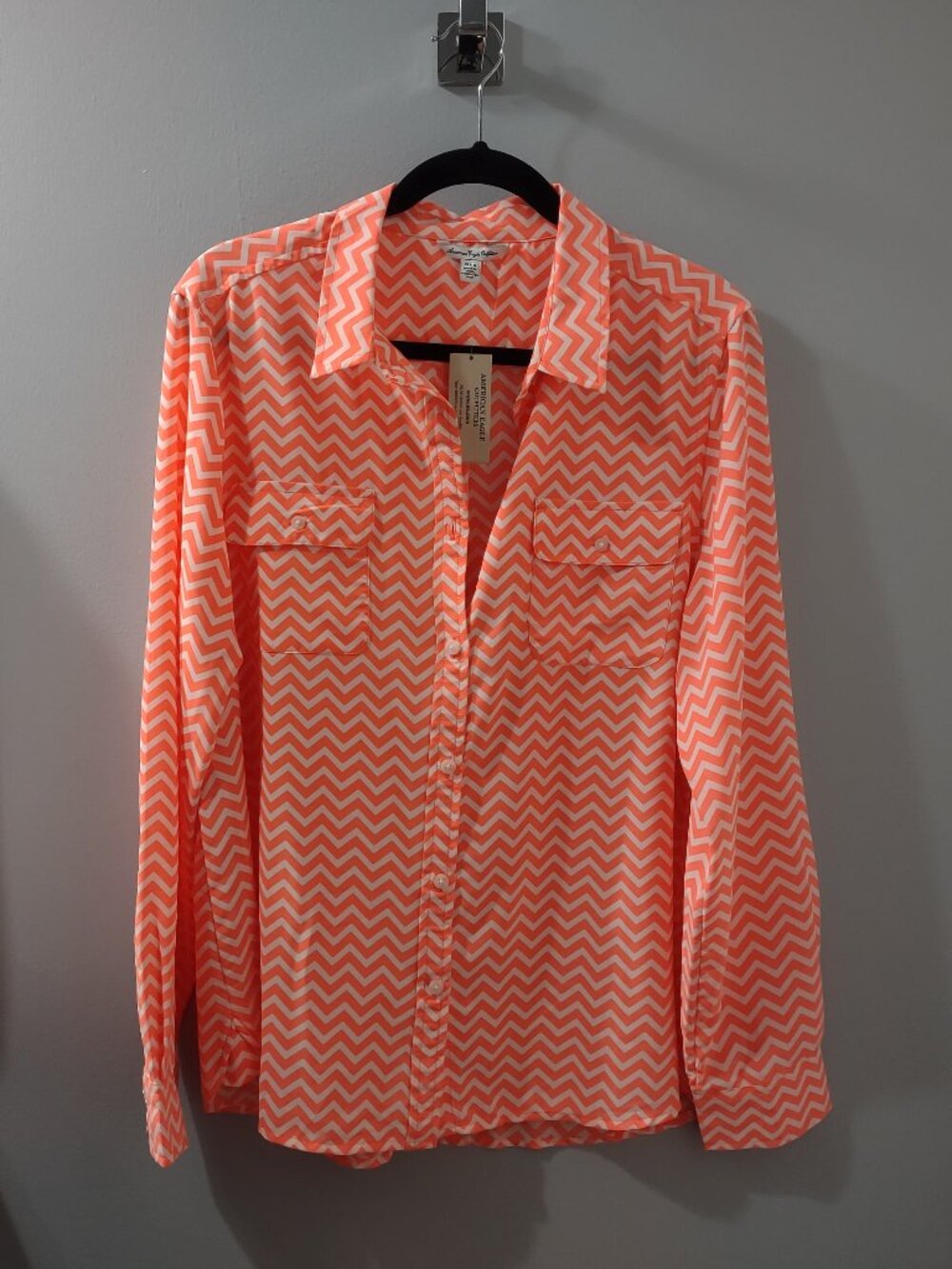 NWT American Eagle Outfitters Neon Orange Chevron Button Up Shirt Size XL